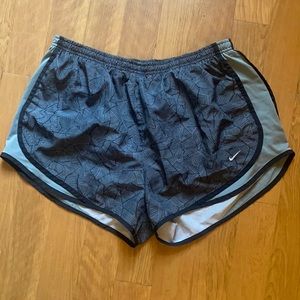 NIKE women’s Canopy Dri Fit printed tempo shorts